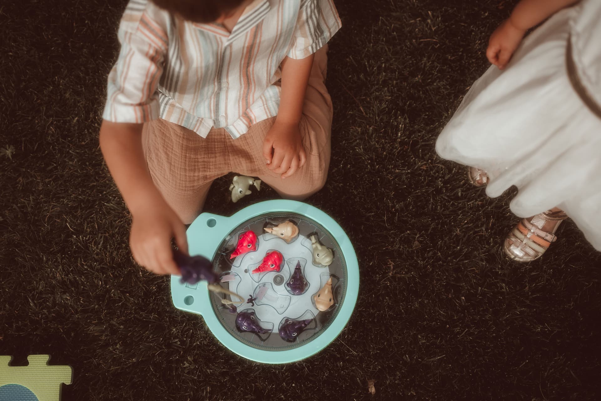Enfants jouant lors d'un événement organisé par La Bulle des Enfants