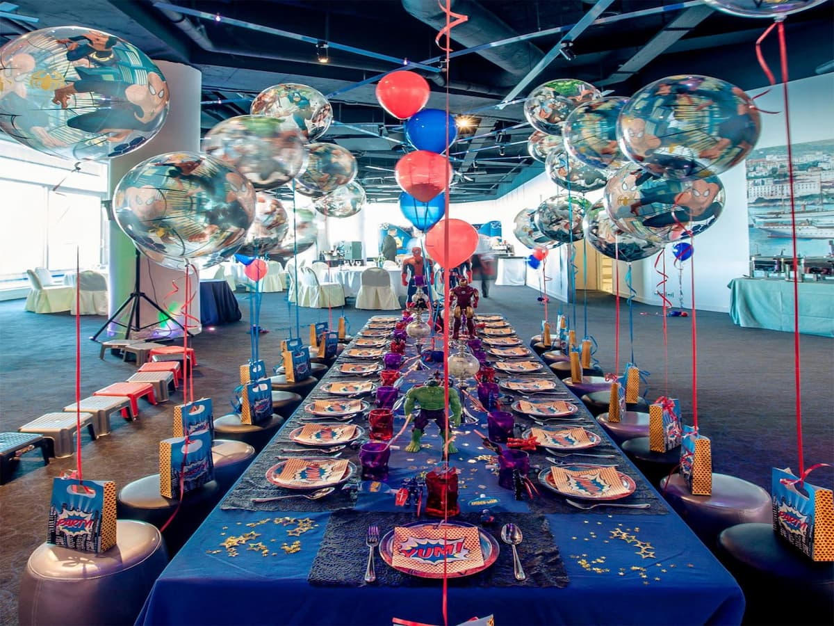 Anniversaire d'enfant avec décoration thématique
